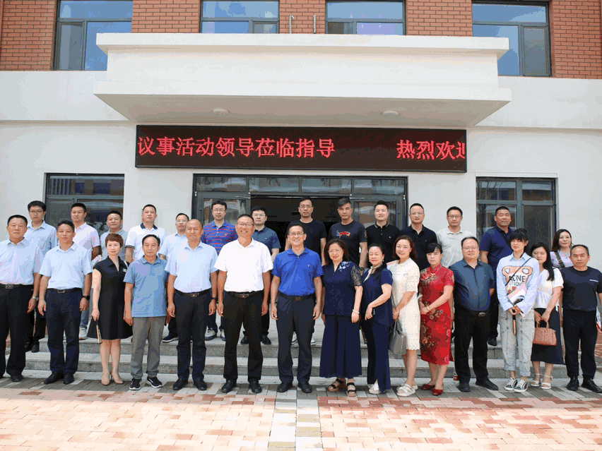 �۽���С��ҵ�߳������������ξ�ίԱЭ�������ҡ���չ����